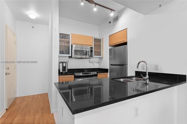 Building Photo - 950 Brickell Bay Dr