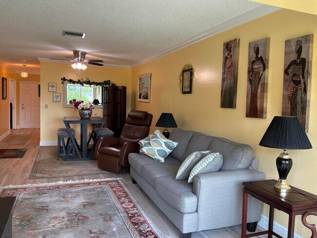 Building Photo - 1121 Cactus Terrace