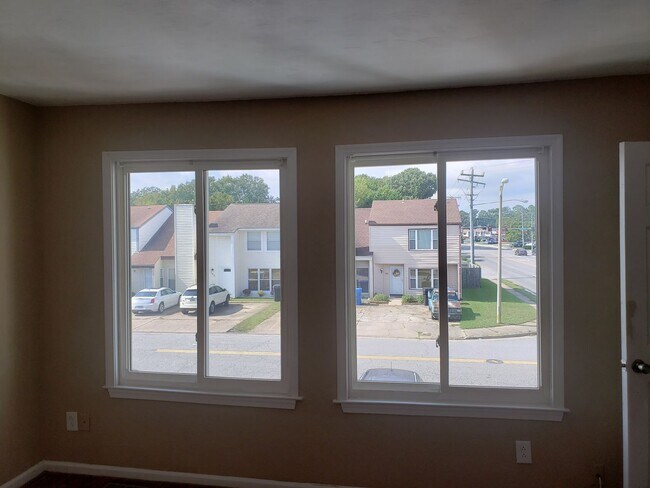 Building Photo - Modern 2 Bed | 2 Bath Townhouse in Town Center!