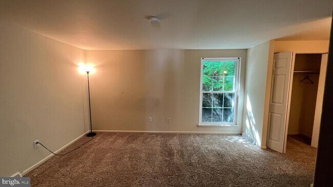 Building Photo - 744 Summit Chase Dr