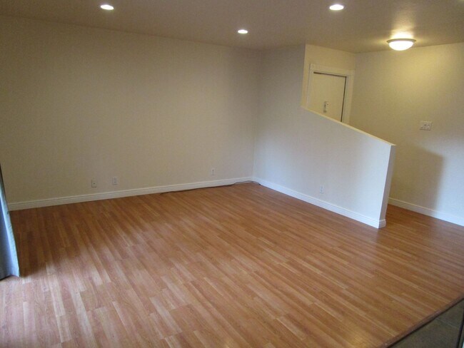 Building Photo - Location, Location, Location- Vintner Condo's