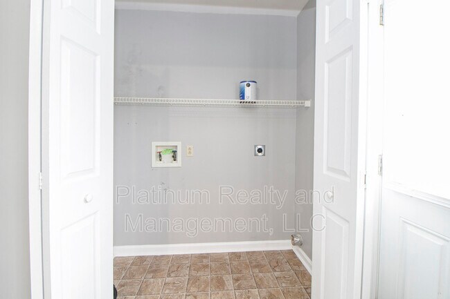 Building Photo - 1212 Kendall Dr