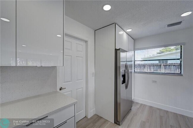 Building Photo - 5521 SW 39th St