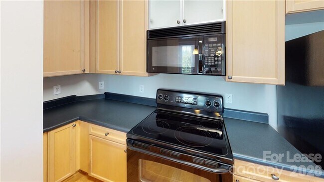 Building Photo - 1101 W 1st St