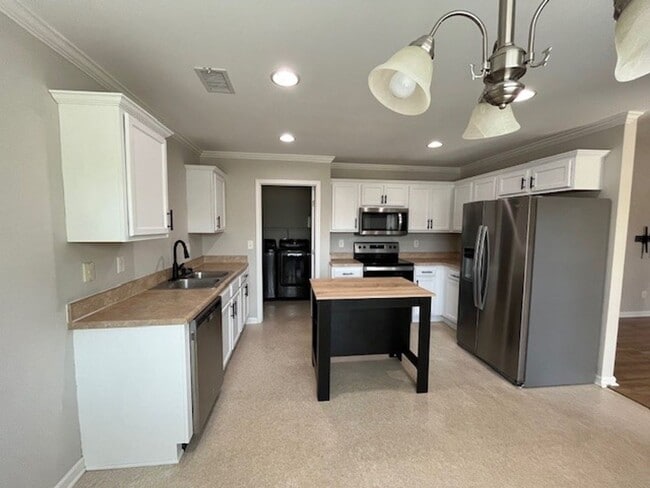 Building Photo - Welcome to this well-appointed 3-bedroom, 2-bath home in Leland, NC