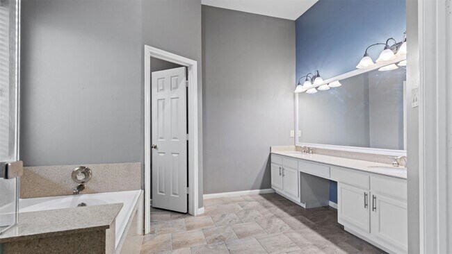 Building Photo - 16539 Battlecreek Dr