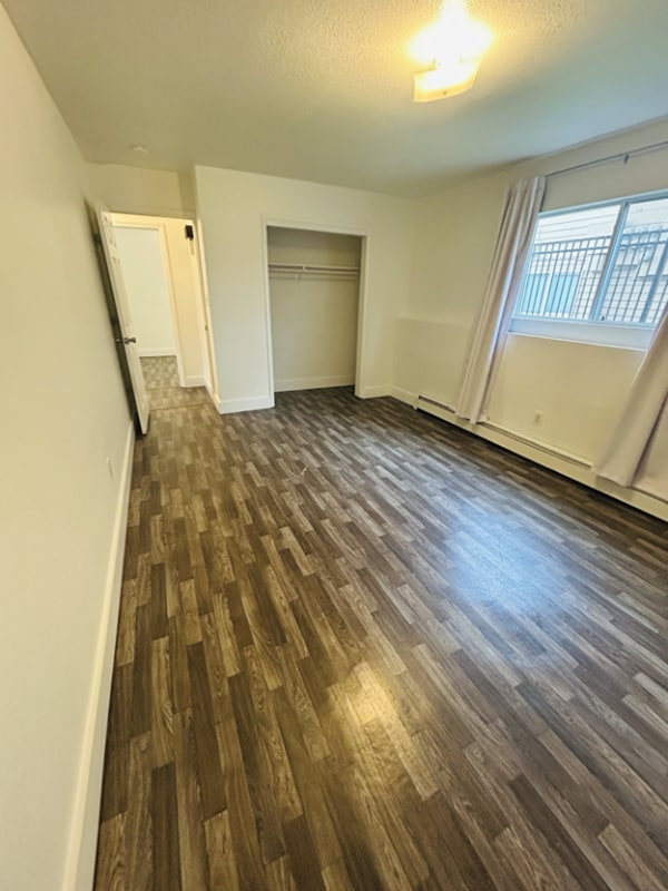 Building Photo - 227 E 12th Ave