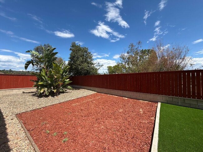 Building Photo - 720 Valley Crest Dr