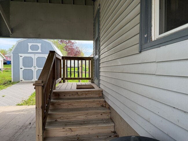 Building Photo - 307 E Broadway St