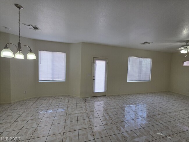 Building Photo - 731 Emerald Idol Pl