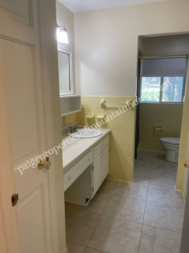 Building Photo - 1724 Katherine Dr
