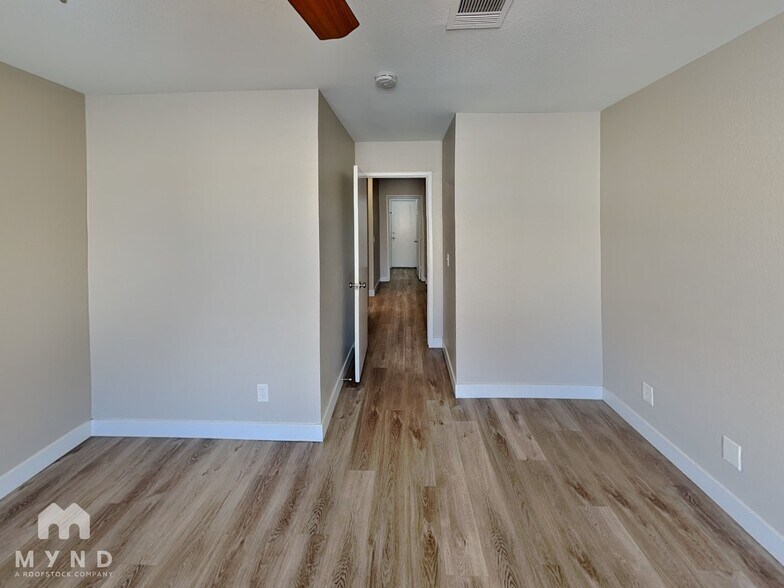 Building Photo - 2704 Exulted Valley Ave