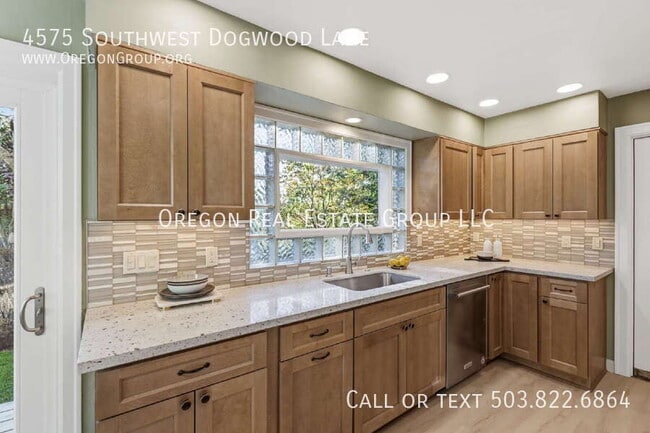 Building Photo - 4575 SW Dogwood Ln