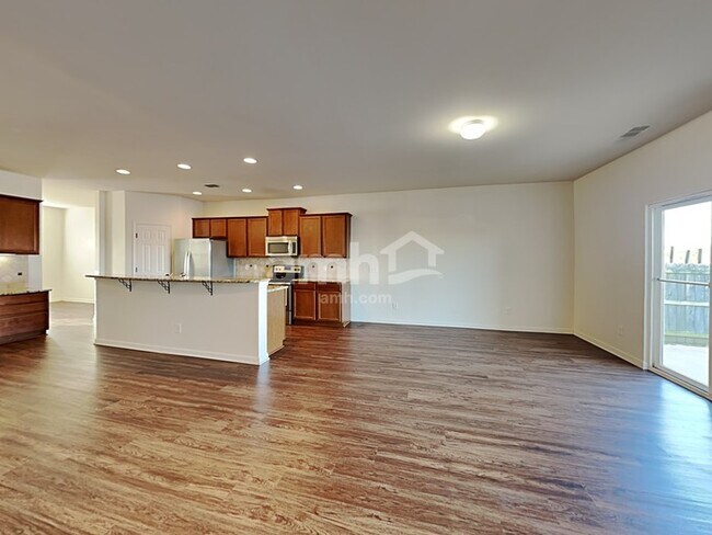 Building Photo - 657 Pemberton Dr