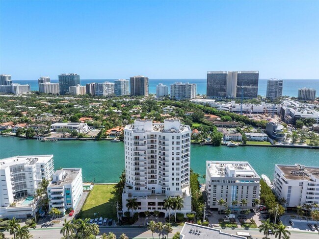 Building Photo - 9751 E Bay Harbor Dr
