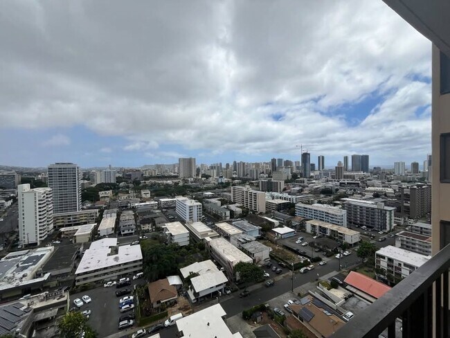 Building Photo - Newly Renovated Gem in Makiki