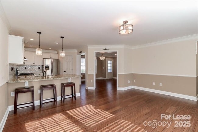 Building Photo - 9408 Meadowmont View Dr