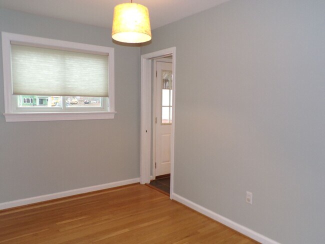 Building Photo - Beautiful Three Bedroom House in N Arlington; Dominion Hills