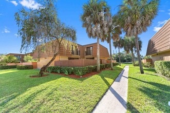 Building Photo - 146 Heritage Way