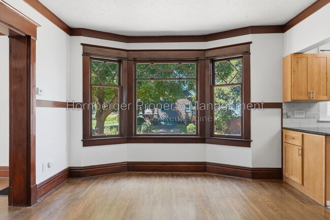 Building Photo - 1128 W Spofford Ave