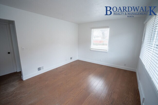 Building Photo - Newly Remodeled 3 Bedroom East of Harrison Blvd!