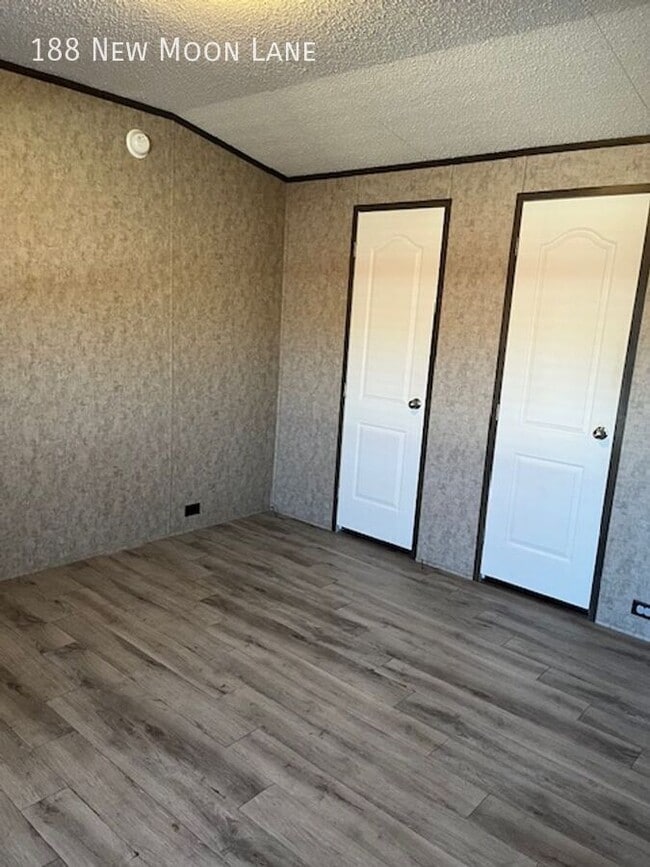 Building Photo - 188 New Moon Ln