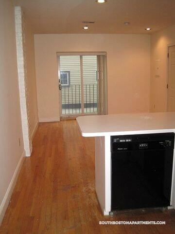 Building Photo - 550 E 3rd St