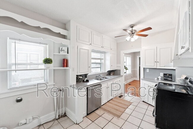 Building Photo - 1719 E 13th Pl
