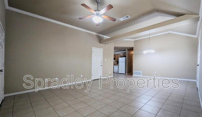 Building Photo - 715B E Ridge Blvd
