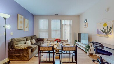 Building Photo - 545 Bedford St