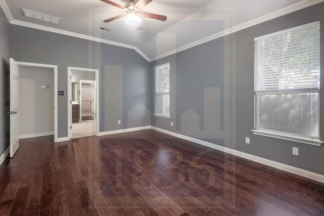 Building Photo - 2702 Lovett Ln