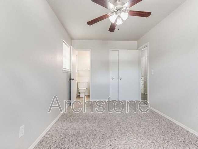 Building Photo - 4501 Meadowvale Dr