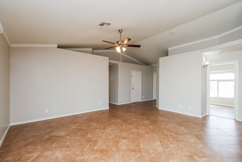 Building Photo - 986 S Wanda Dr