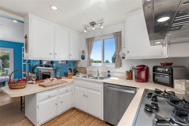 Building Photo - 3068 Zell Dr