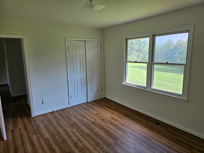 Building Photo - 2084 Dogtown Rd