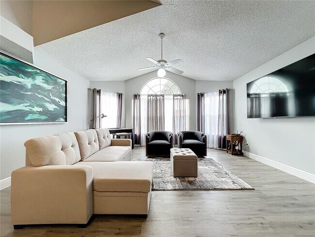 Building Photo - 2731 N Poinciana Blvd