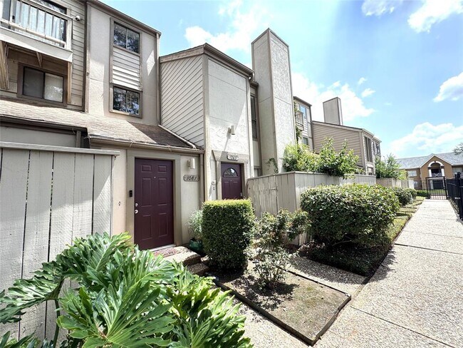 Primary Photo - 1083 Country Pl Dr