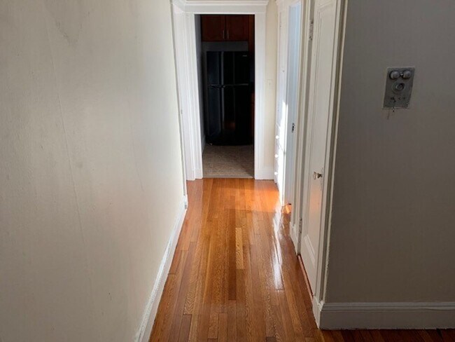 Building Photo - 9/1 No Fee! Junior 1BR/large studio in Bri...