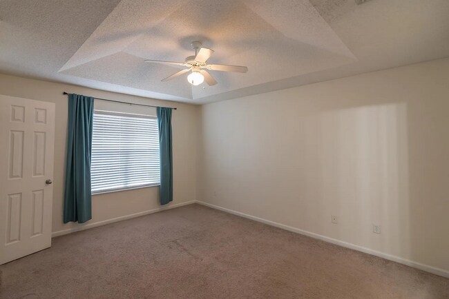 Building Photo - 3 Bed x 3 Bath with Garage!!!!
