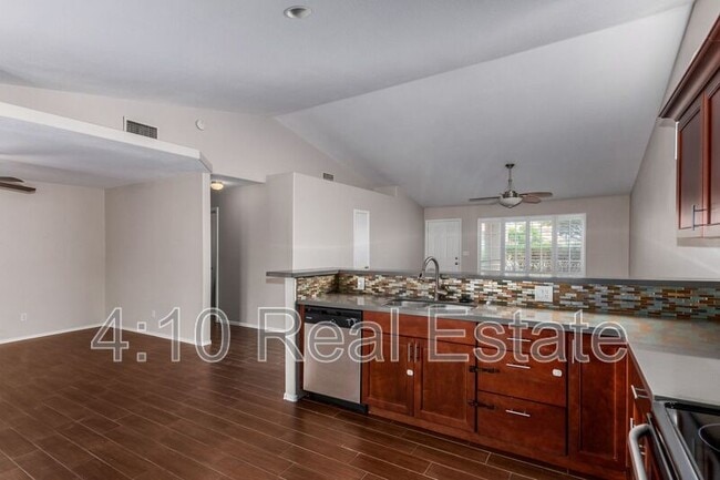 Building Photo - 2085 W Harbour Dr