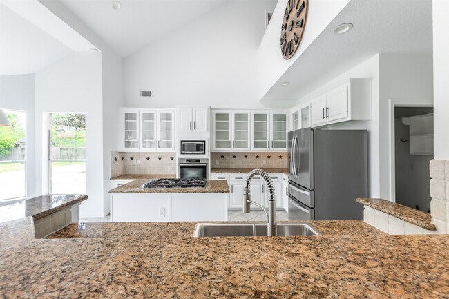 Building Photo - 5534 Weston Dr