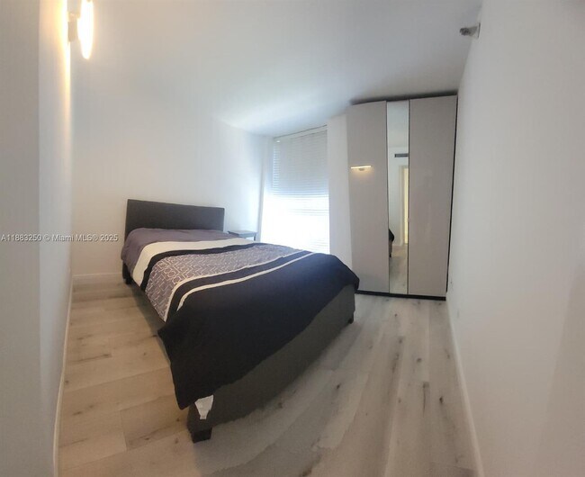 Building Photo - 3200 Collins Ave