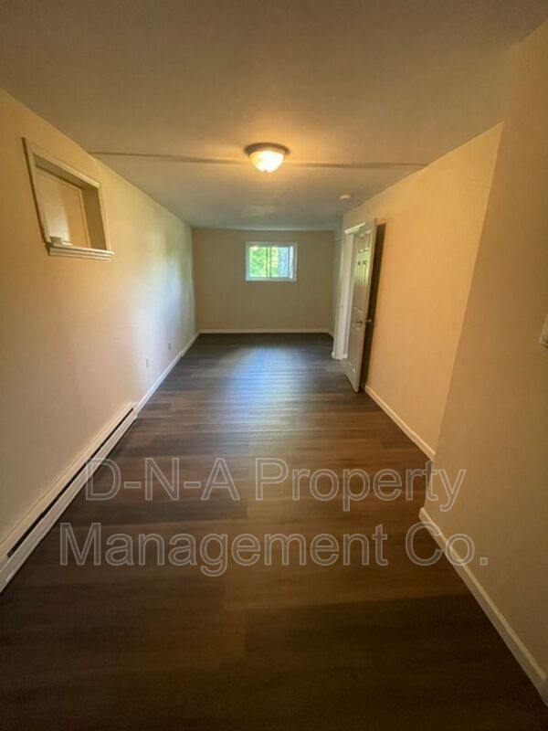 Building Photo - 307 Adams Dr