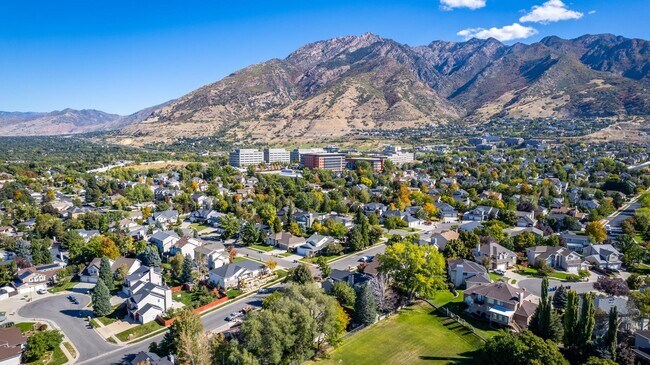 Building Photo - 2586 E 6710 S