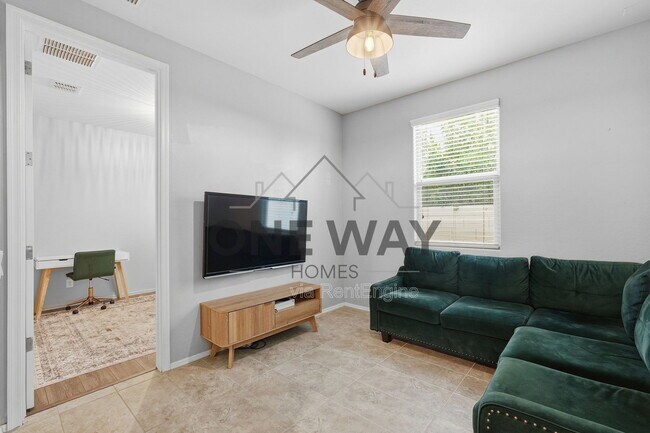 Building Photo - 9854 Thatcher Ave