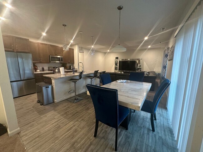 Building Photo - Available NOW - 5 bedroom, 3 full bathroom house - $2,950/month