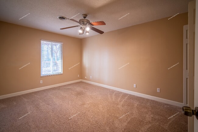 Building Photo - 8709 Olde Colony Trail