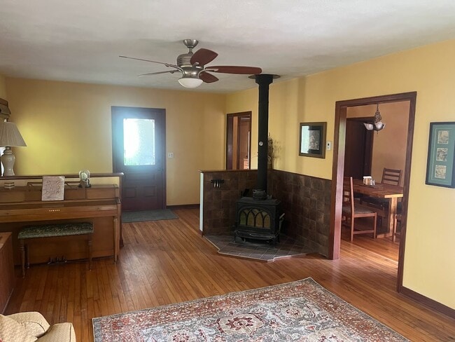 Building Photo - 165 E Miller Rd