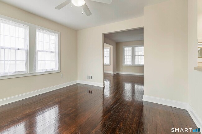 Building Photo - 15 Cowles St