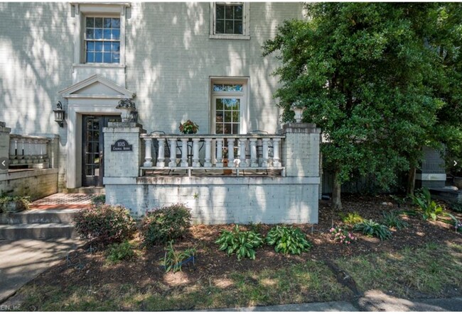 Building Photo - 1015 Colonial Ave